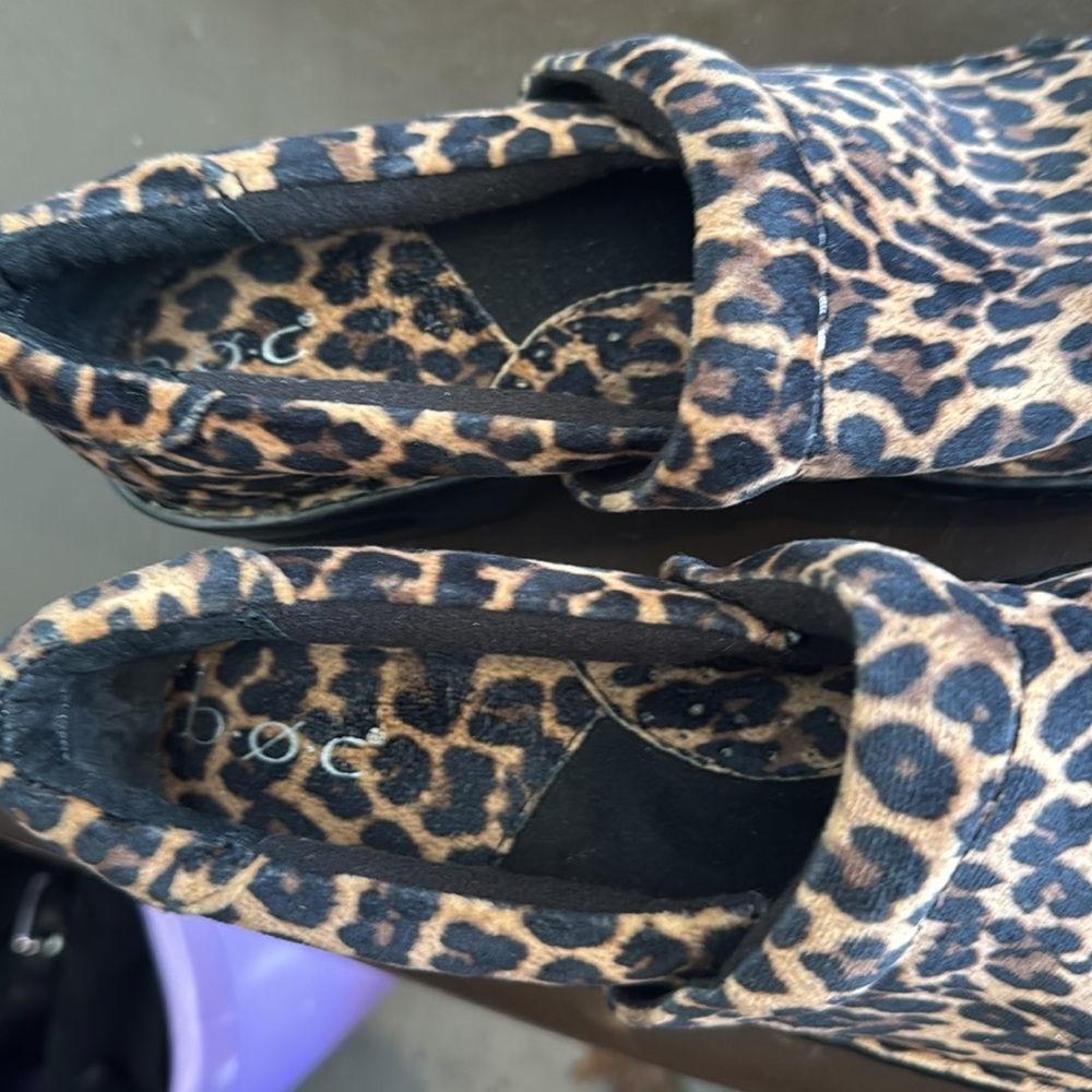BOC Leopard Print Clogs - Picture 4 of 5